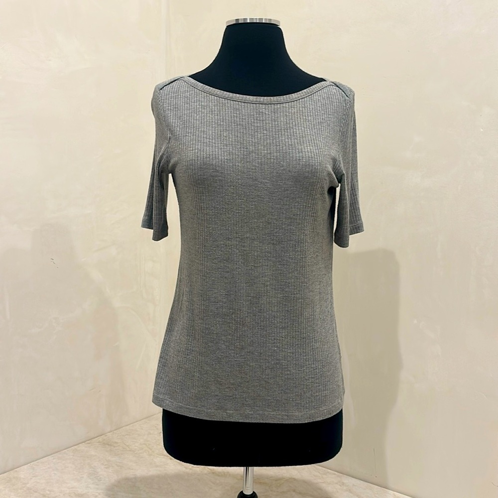 NWOT. Orb. Life Gray Boat Neck Tee size M Rayon Spandex Stretchy Top